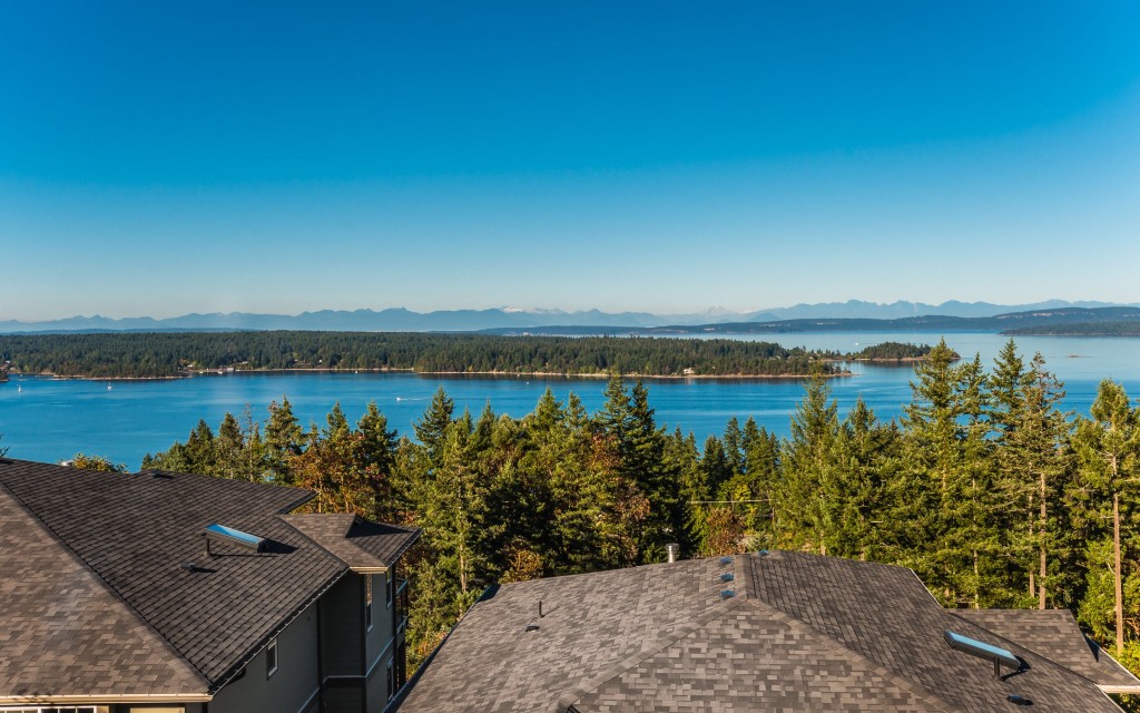 Mesmerizing Ocean and Mountain Views Make The Gales in Ladysmith ...